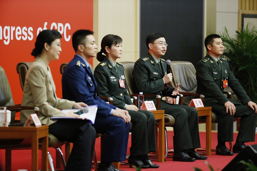 十九大新聞中心舉行“中國特色強軍之路邁出堅定步伐”集體采訪