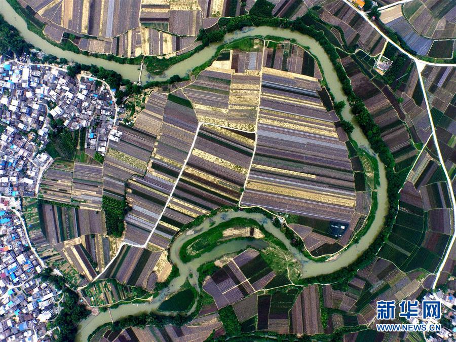 擔(dān)負(fù)起新時代中國共產(chǎn)黨的歷史使命——從黨的十九大看偉大斗爭偉大工程偉大事業(yè)偉大夢想