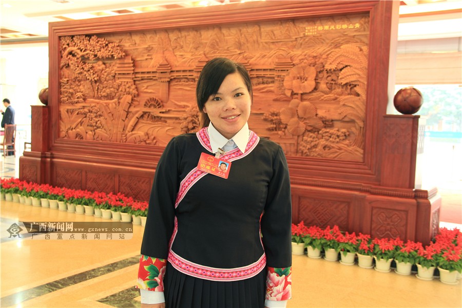 廣西兩會上的少數(shù)民族代表