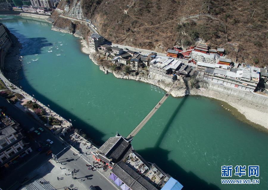 訪(fǎng)大渡河探瀘定橋 感受世界軍史奇跡