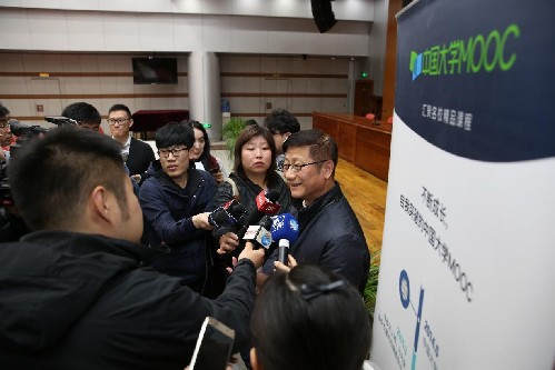 兩會代表委員建議：用“互聯(lián)網+”手段加速教育資源普惠化