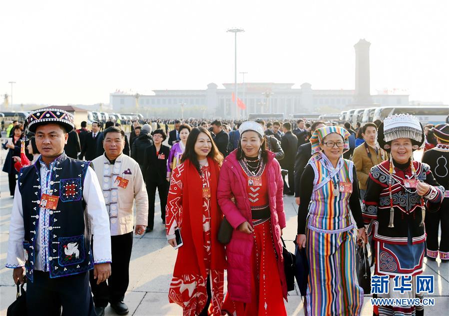 十二屆全國人大五次會議在北京閉幕 代表抵達(dá)天安門廣場