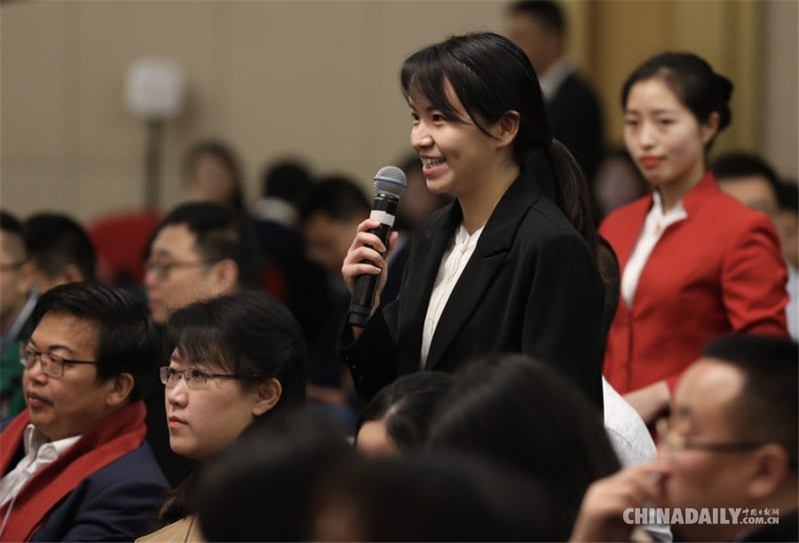 工信部部長(zhǎng)苗圩就“推進(jìn)實(shí)施‘中國(guó)制造2025’”答記者問