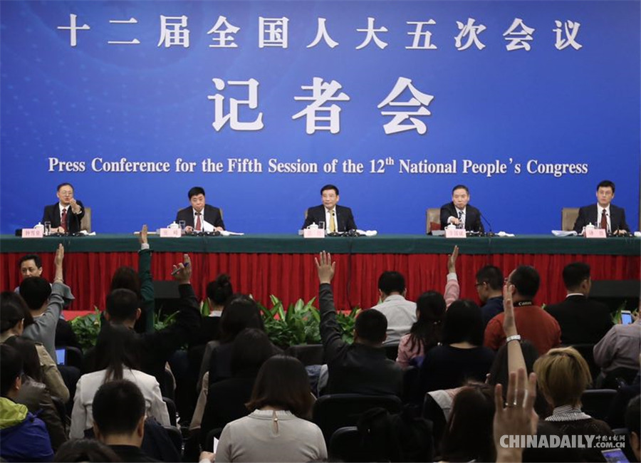 工信部部長(zhǎng)苗圩就“推進(jìn)實(shí)施‘中國制造2025’”答記者問