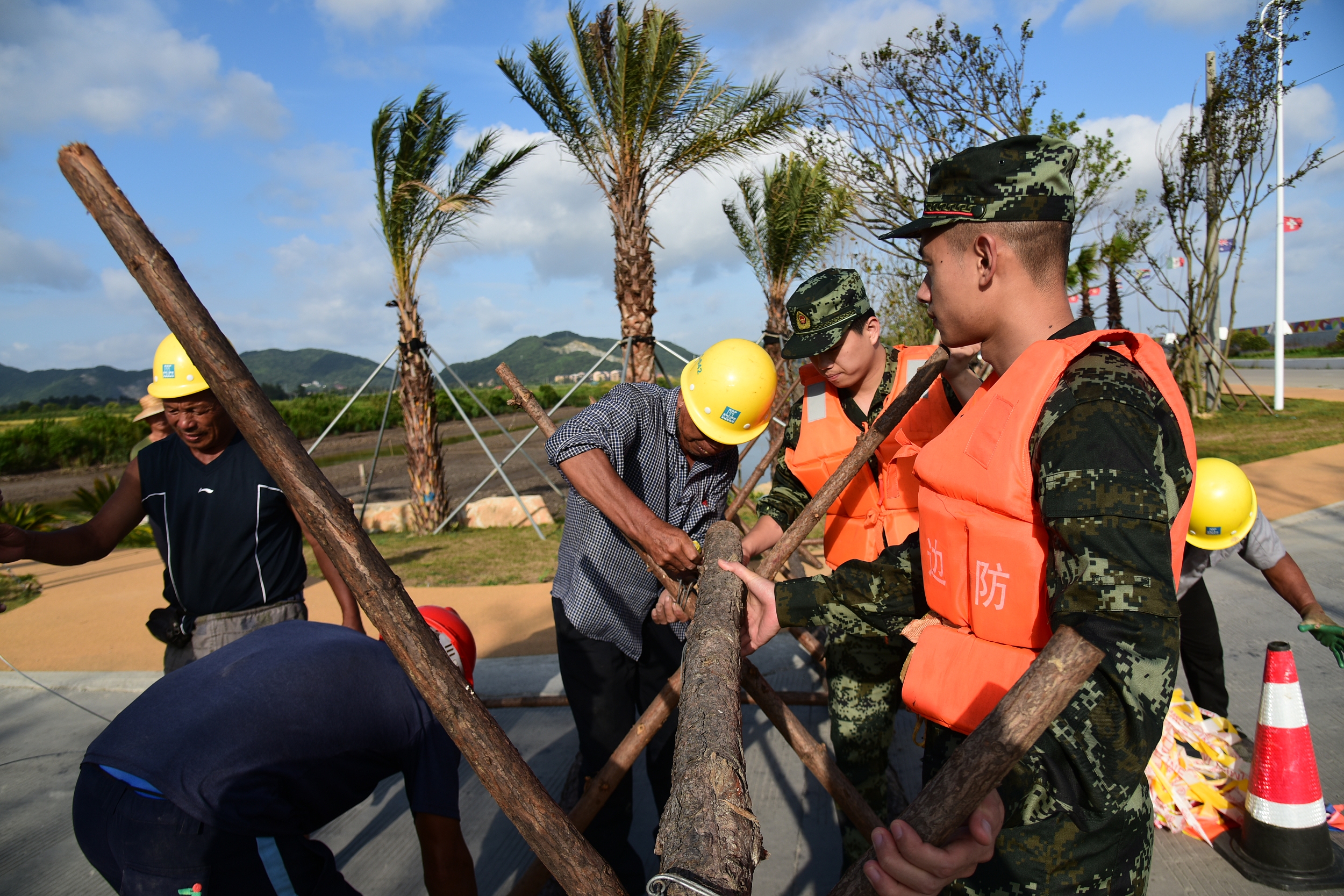 繼承優(yōu)良傳統(tǒng)，譜寫新時代軍民團(tuán)結(jié)之歌