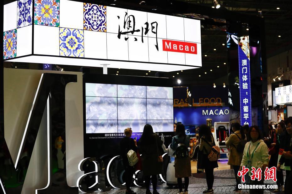 首屆進(jìn)博會 價值3000萬粉色鉆石珠寶鞋“春燦”亮相