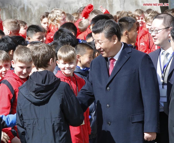 習(xí)近平會見中捷冰球、足球少年運動員