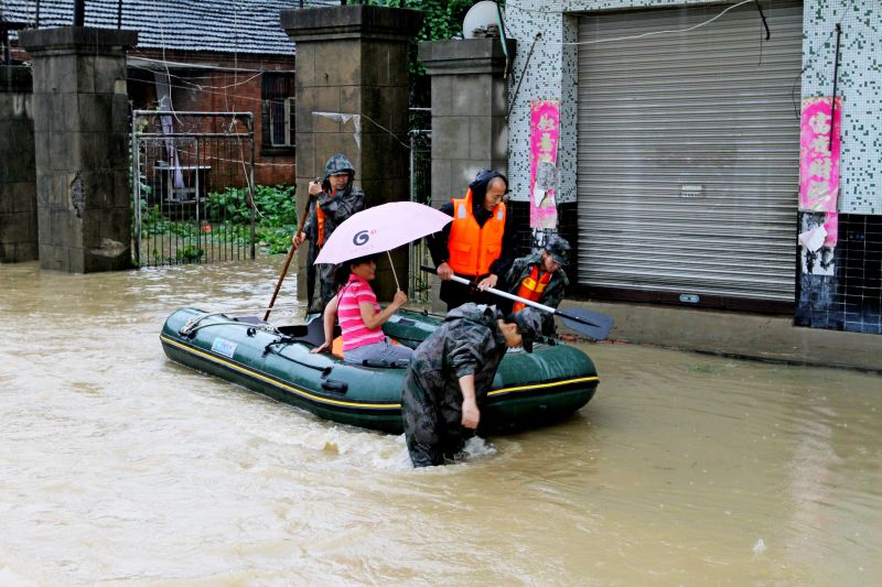 安徽多地爆發(fā)洪水 巢湖市35座水庫(kù)溢洪