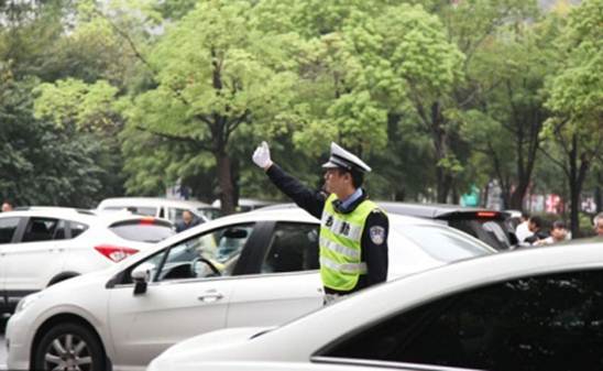 國慶節(jié)，向堅守在工作崗位上的人致敬