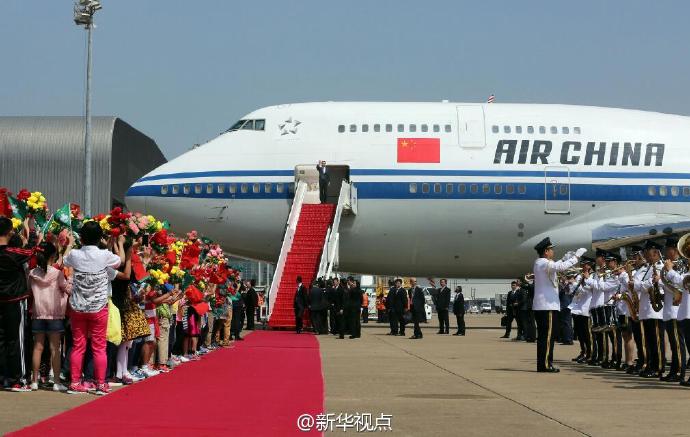 澳門鋪開紅地毯：鮮花樂隊盛迎李克強