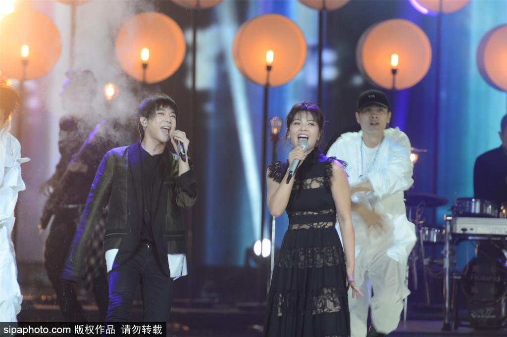第11屆金鷹獎閉幕式：胡歌、劉濤獲人氣演員獎