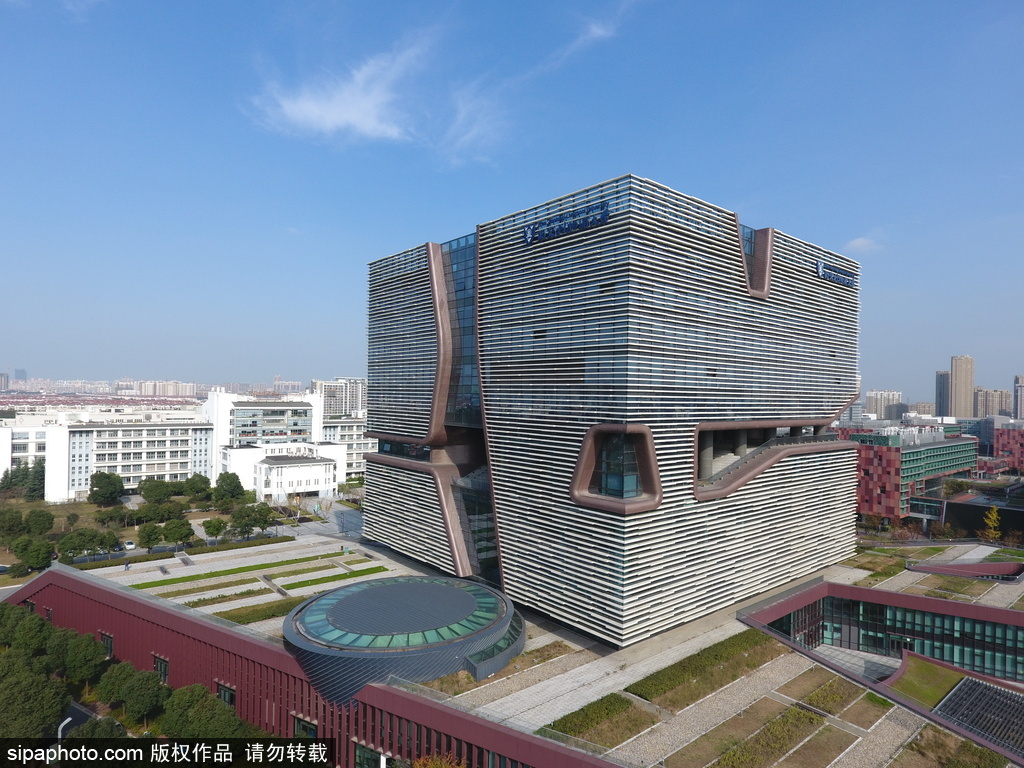 建筑最瘋狂：盤(pán)點(diǎn)2016中國(guó)各地“奇葩”建筑