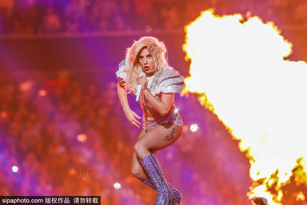 第51屆超級(jí)碗：Lady Gaga中場(chǎng)秀引爆全場(chǎng)