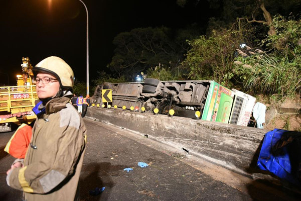 臺(tái)灣游覽車事故已致32死 車上無(wú)大陸游客
