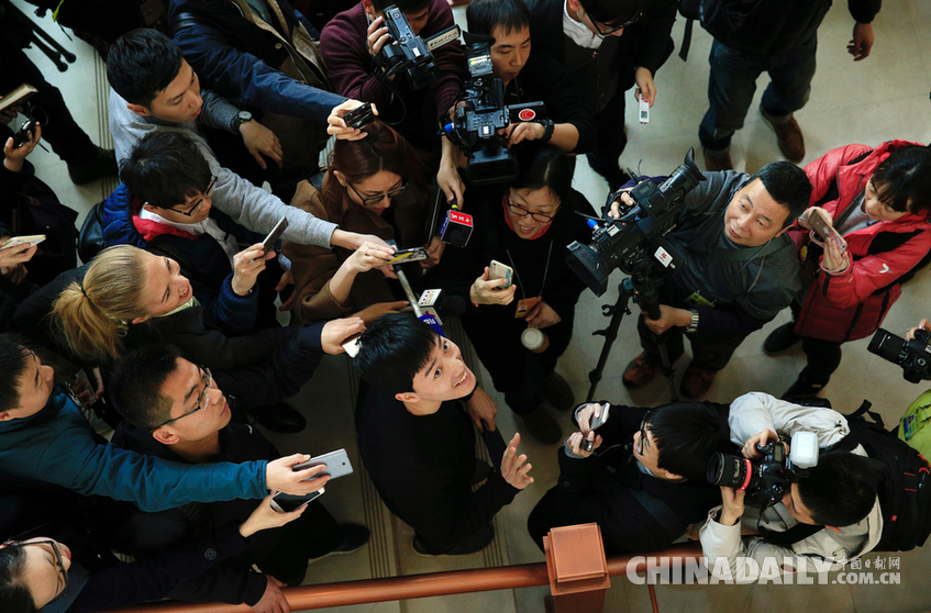 全國(guó)政協(xié)十二屆五次會(huì)議體育界別舉行小組會(huì)議