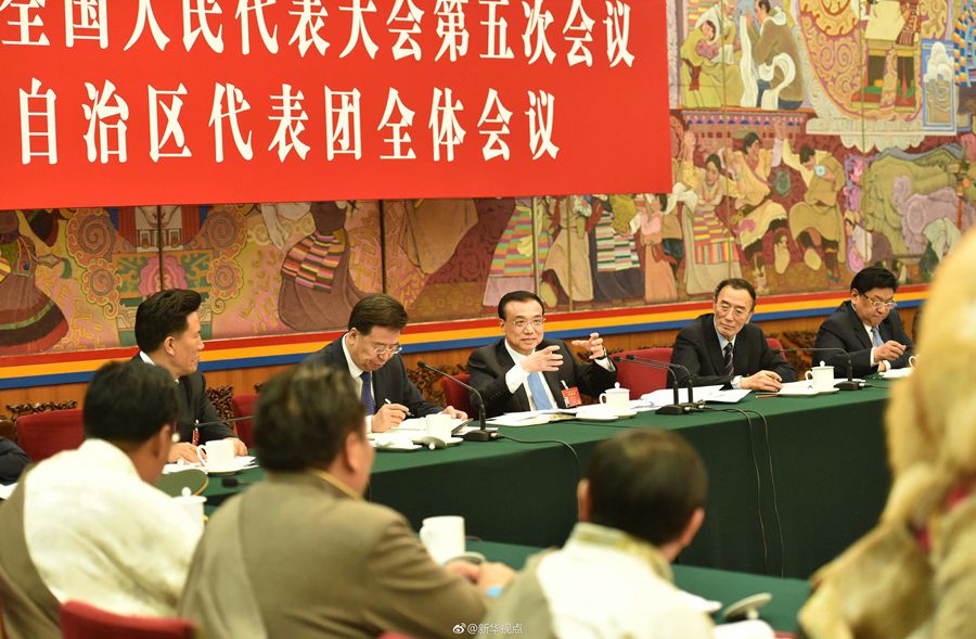 李克強(qiáng)參加西藏代表團(tuán)審議：民族團(tuán)結(jié)要像糌粑和糍粑那樣捏成團(tuán)、聚成團(tuán)、抱成團(tuán)