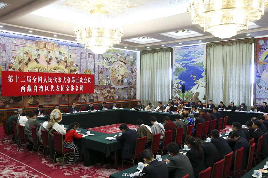 李克強(qiáng)參加西藏代表團(tuán)審議：民族團(tuán)結(jié)要像糌粑和糍粑那樣捏成團(tuán)、聚成團(tuán)、抱成團(tuán)