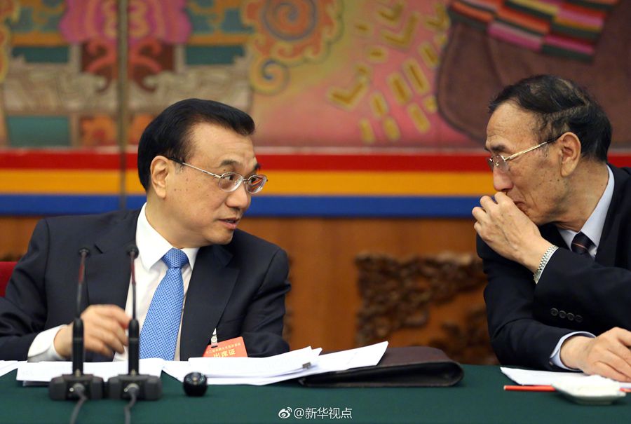 李克強(qiáng)參加西藏代表團(tuán)審議：民族團(tuán)結(jié)要像糌粑和糍粑那樣捏成團(tuán)、聚成團(tuán)、抱成團(tuán)