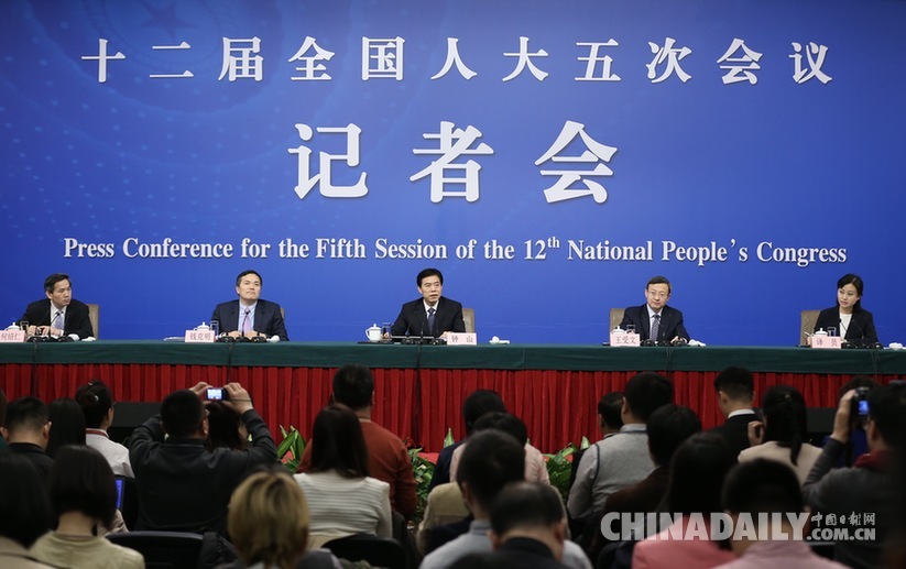 商務部部長鐘山就“改革開放調結構 創(chuàng)新驅動促發(fā)展”答記者問