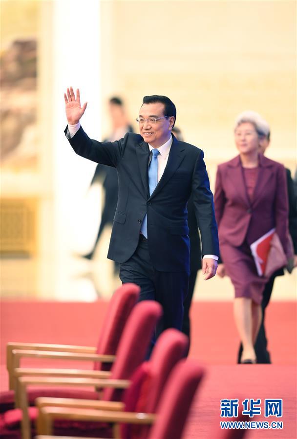 李克強(qiáng)總理與中外記者見(jiàn)面