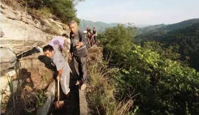 解碼中國丨這位當(dāng)代“愚公”在懸崖峭壁上鑿出7千米水渠，現(xiàn)實比神話傳說更震撼！