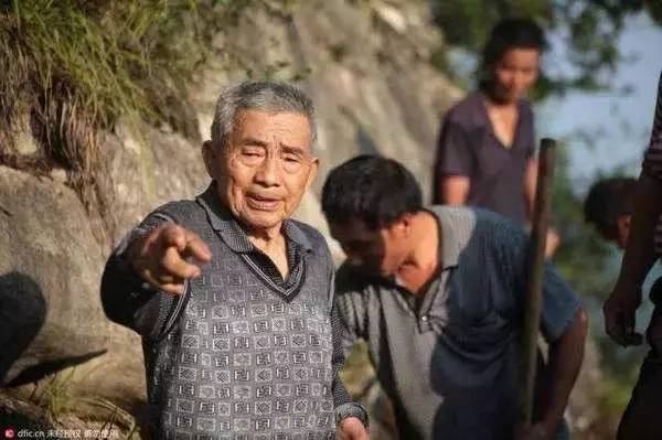 解碼中國丨這位當(dāng)代“愚公”在懸崖峭壁上鑿出7千米水渠，現(xiàn)實比神話傳說更震撼！