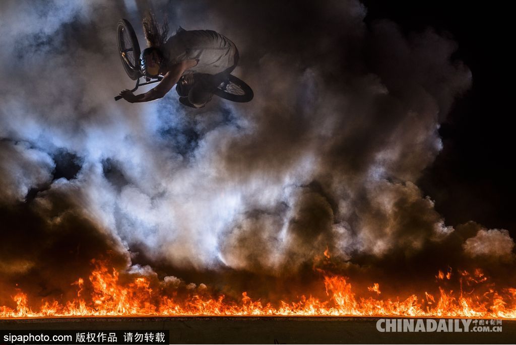 原來可以這么玩！盤點全球各地運動牛人挑戰(zhàn)極限的高能瞬間