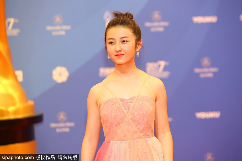 第七屆北京電影節(jié)：莫妮卡·貝魯奇性感現(xiàn)身閉幕式紅毯 林志玲、蔣雯麗、殷桃同場爭艷