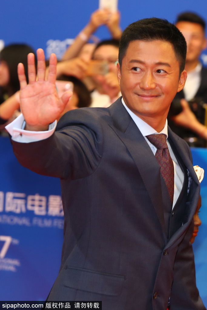 第七屆北京電影節(jié)：莫妮卡·貝魯奇性感現(xiàn)身閉幕式紅毯 林志玲、蔣雯麗、殷桃同場爭艷