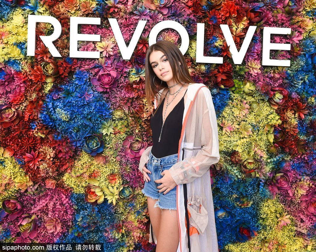 傳奇超模的女兒也是超模！辛迪·克勞馥16歲女兒長腿逆天顏值不輸媽媽
