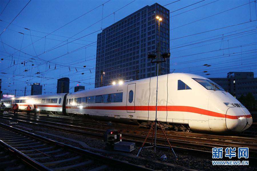 德國(guó)一快速列車在多特蒙德中央火車站發(fā)生出軌事故