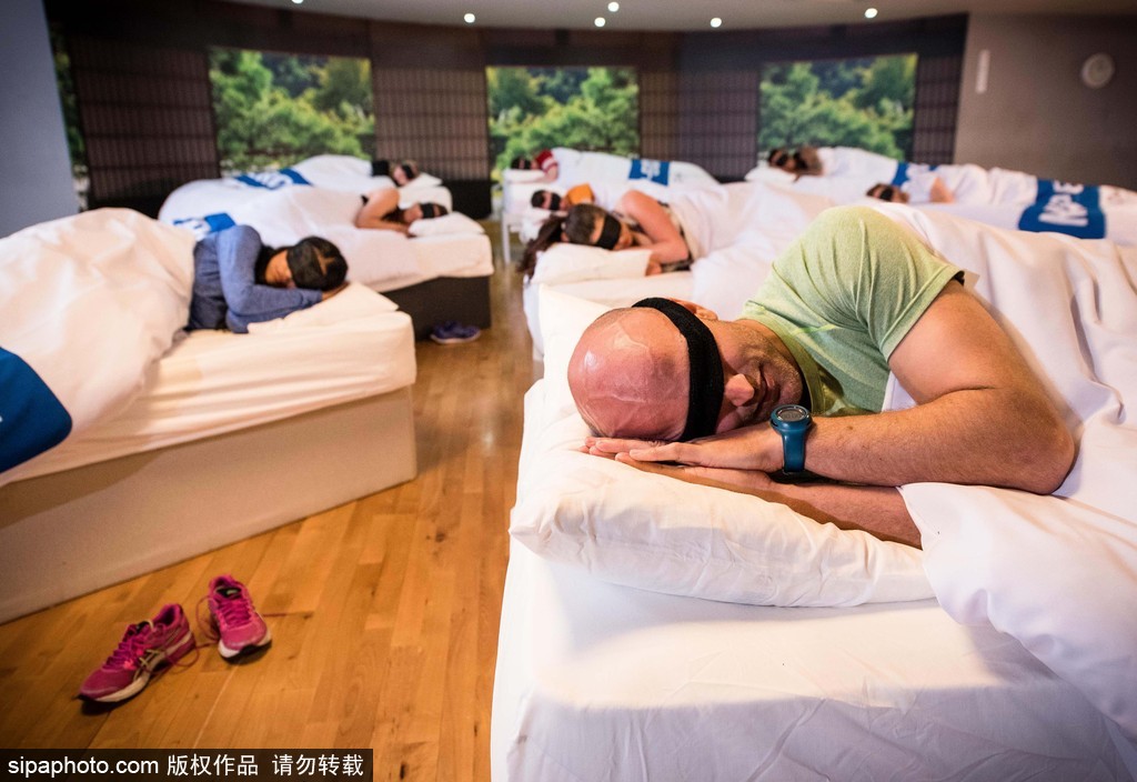 終于可以上課睡覺了！英國一俱樂部推出睡覺課程