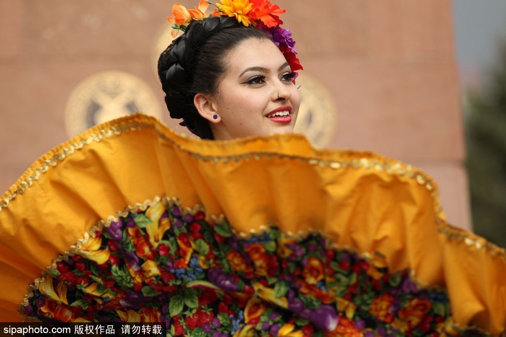 載歌載舞放飛自我 美國丹佛墨西哥裔民眾慶祝五月五日節(jié)