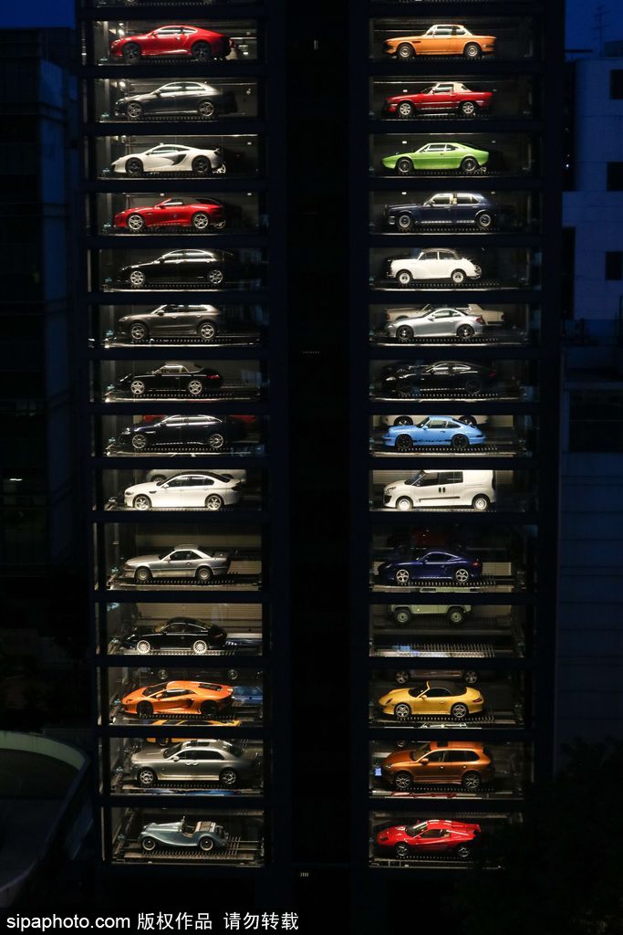 投幣買(mǎi)豪車(chē)！新加坡現(xiàn)世界最高汽車(chē)自動(dòng)售貨機(jī)達(dá)15層樓