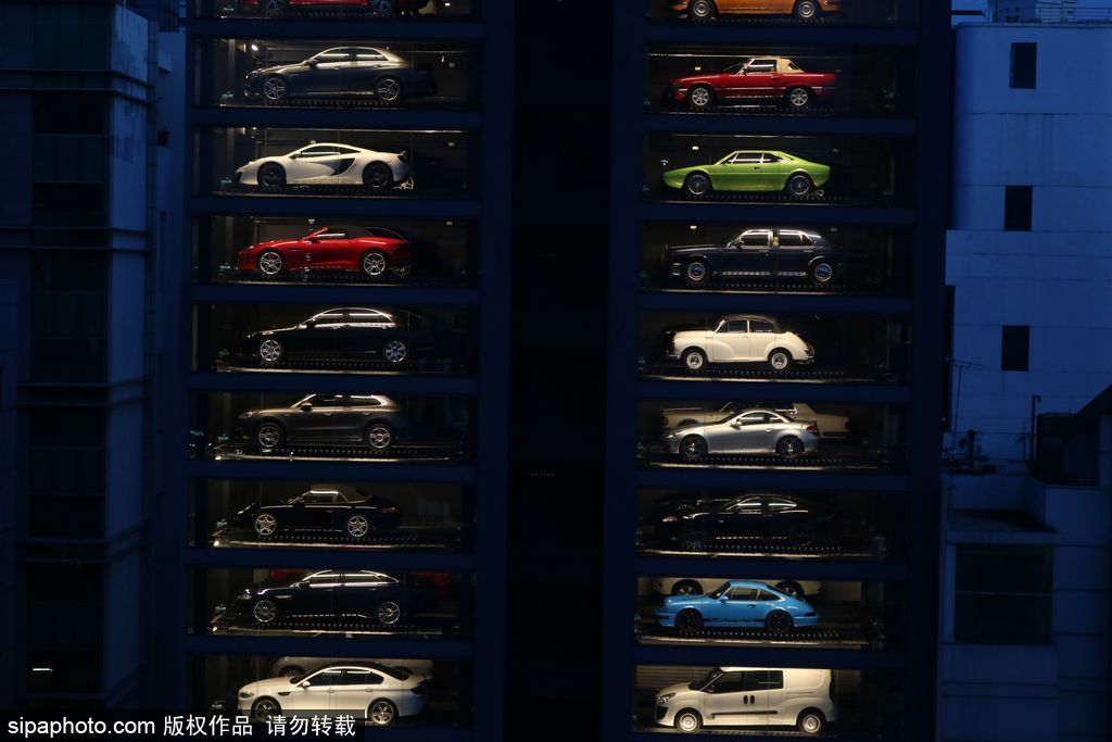 投幣買(mǎi)豪車(chē)！新加坡現(xiàn)世界最高汽車(chē)自動(dòng)售貨機(jī)達(dá)15層樓