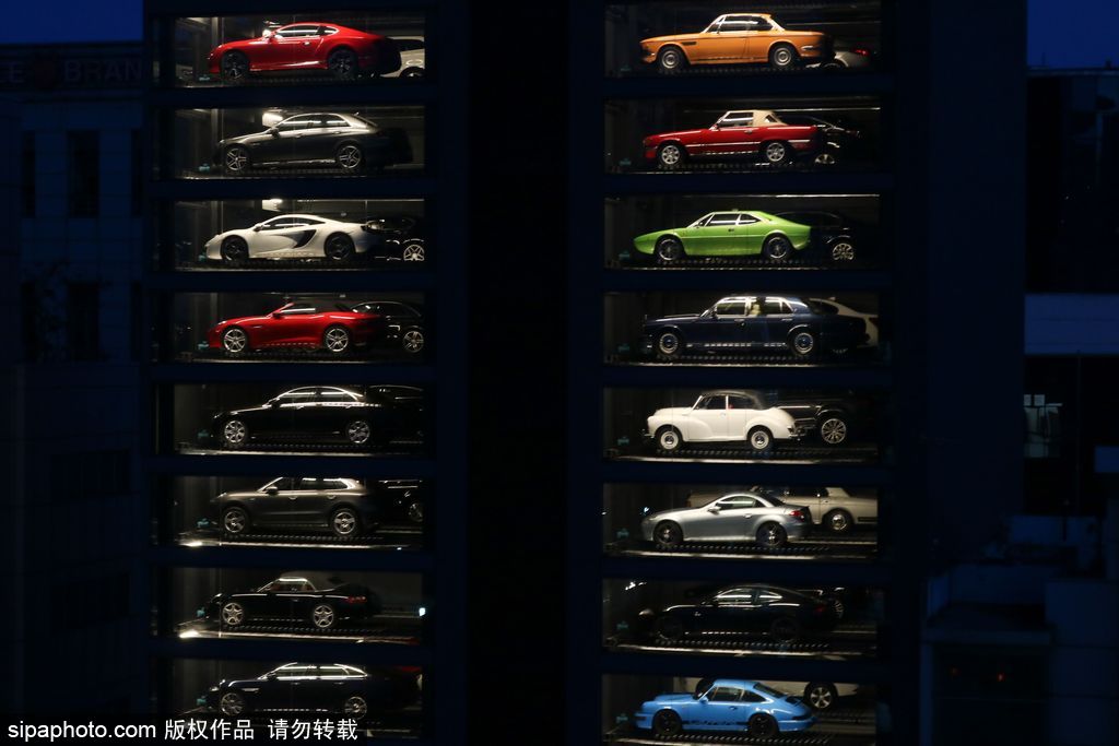 投幣買豪車！新加坡現(xiàn)世界最高汽車自動售貨機達15層樓
