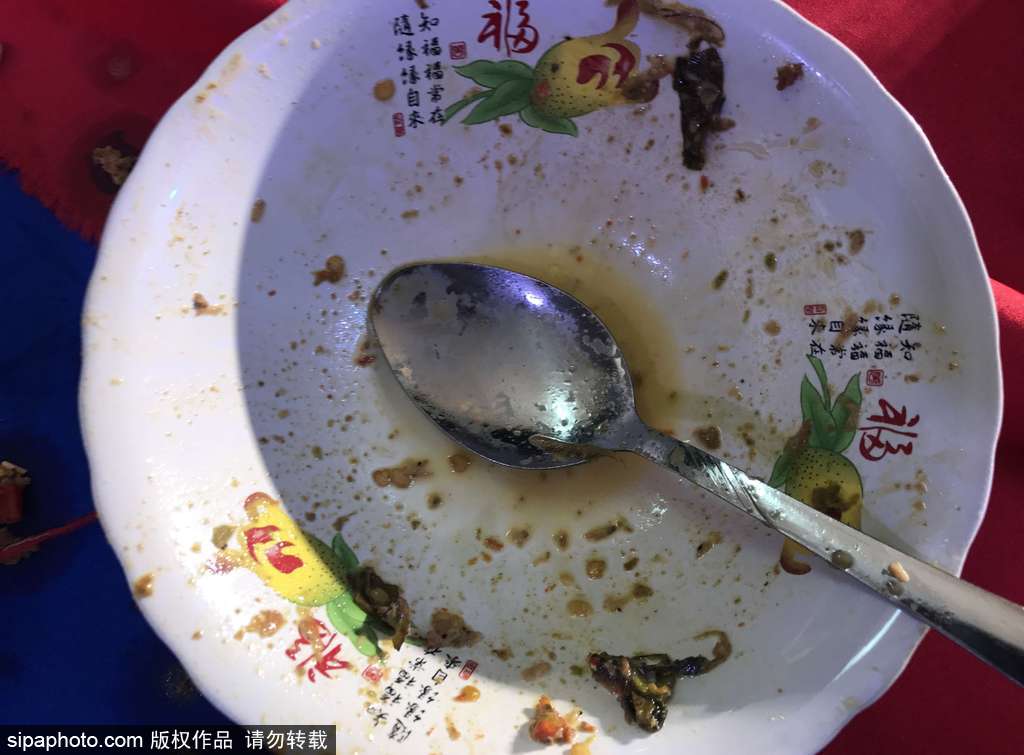 辣心！菲律賓舉辦吃辣椒大賽 參賽者體驗(yàn)7公斤辣椒奇葩菜
