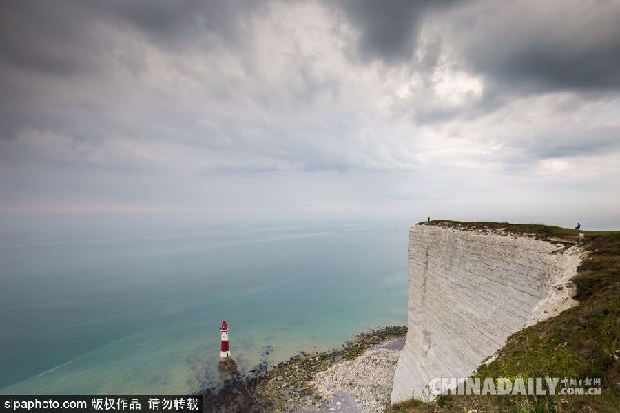 英國南部海岸迎最佳旅游季 碧海云天妝點最美海角