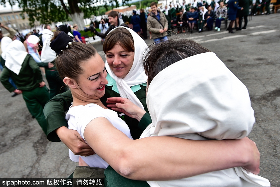 不輸超模！俄羅斯女子監(jiān)獄舉行時裝秀