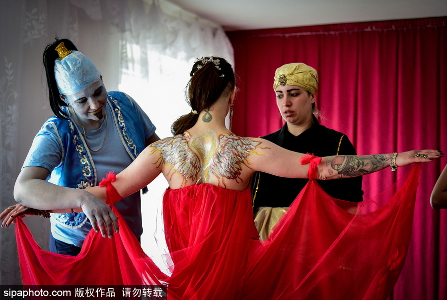 不輸超模！俄羅斯女子監(jiān)獄舉行時(shí)裝秀