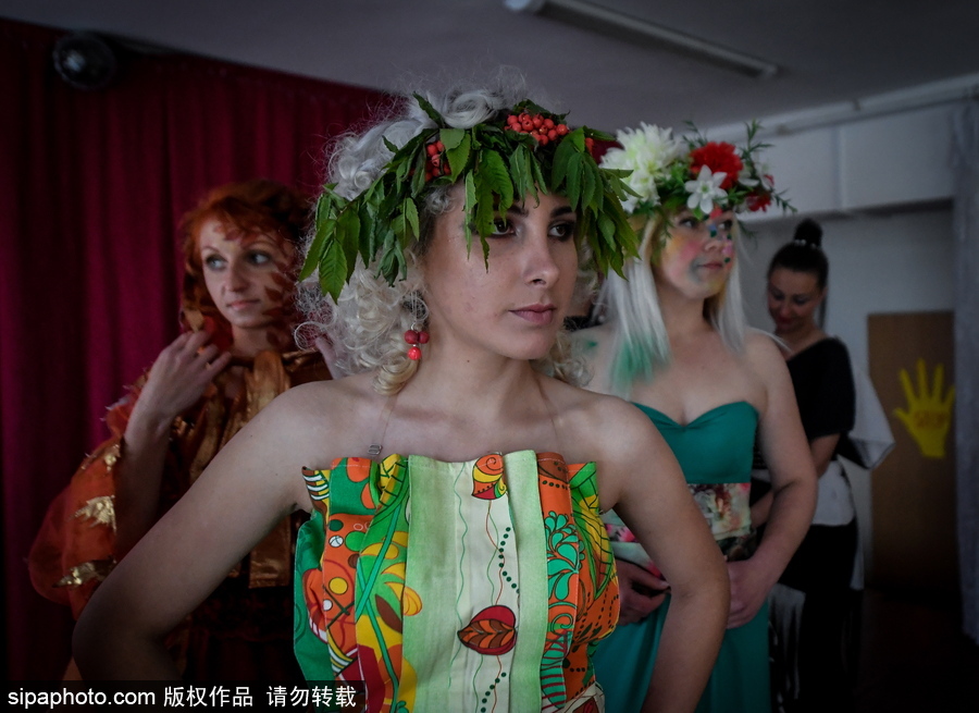 不輸超模！俄羅斯女子監(jiān)獄舉行時裝秀