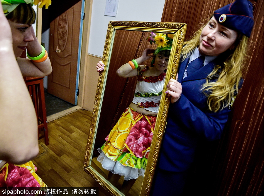 不輸超模！俄羅斯女子監(jiān)獄舉行時裝秀