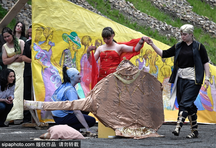 不輸超模！俄羅斯女子監(jiān)獄舉行時(shí)裝秀