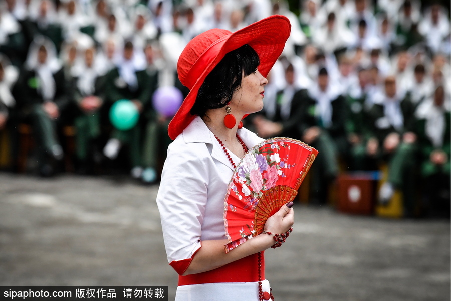 不輸超模！俄羅斯女子監(jiān)獄舉行時裝秀