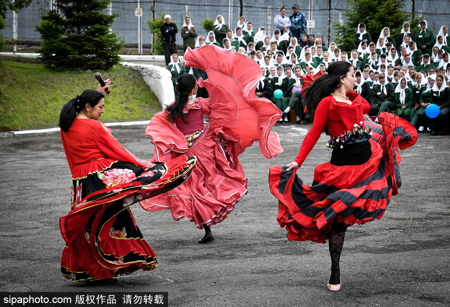 不輸超模！俄羅斯女子監(jiān)獄舉行時(shí)裝秀