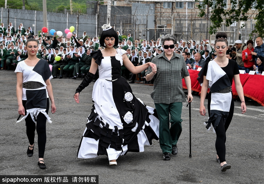 不輸超模！俄羅斯女子監(jiān)獄舉行時裝秀