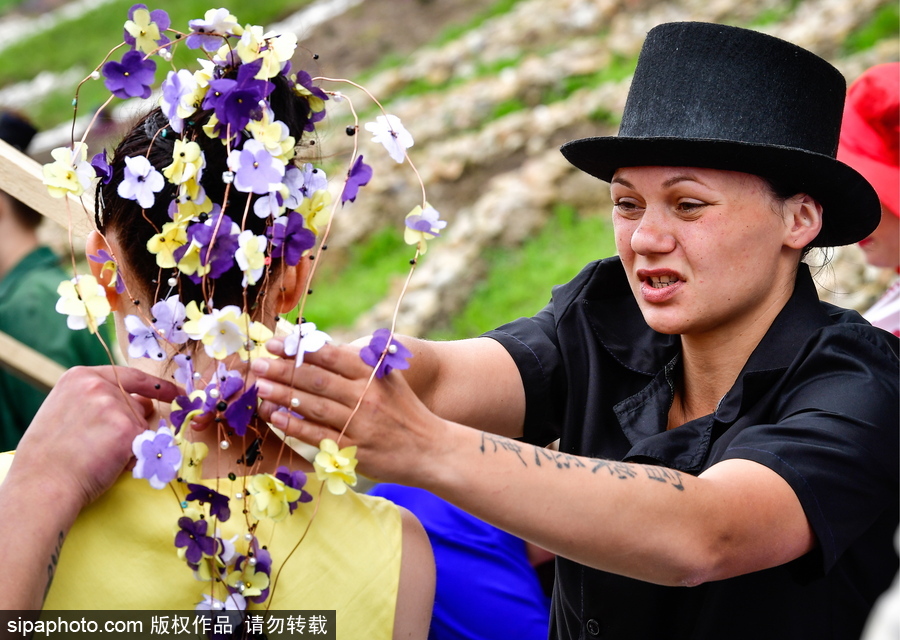 不輸超模！俄羅斯女子監(jiān)獄舉行時裝秀