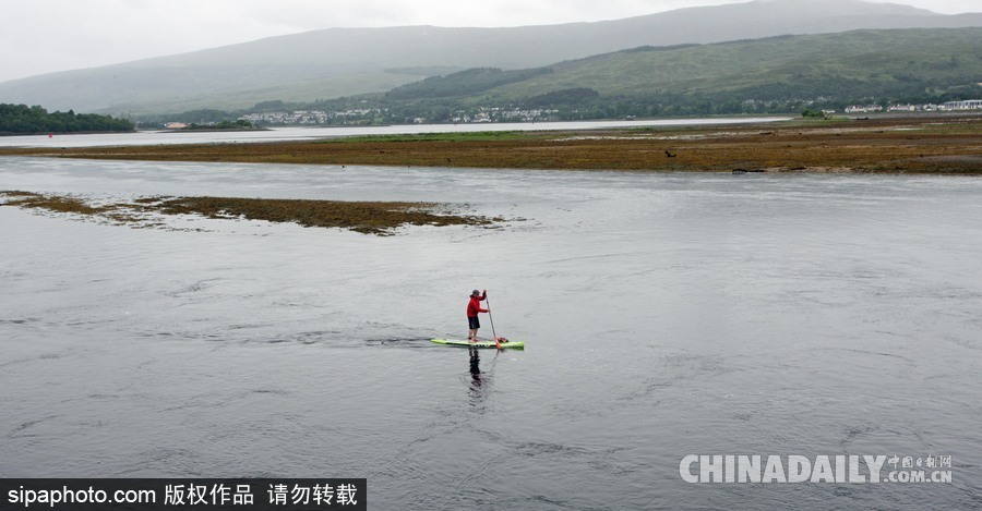 生活真是愜意！英國一男子每天劃船上班