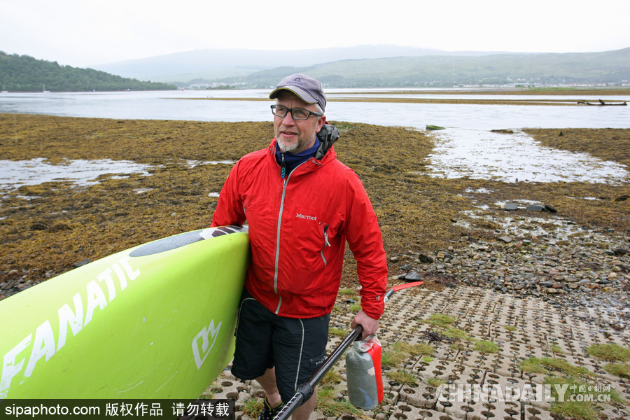 生活真是愜意！英國一男子每天劃船上班