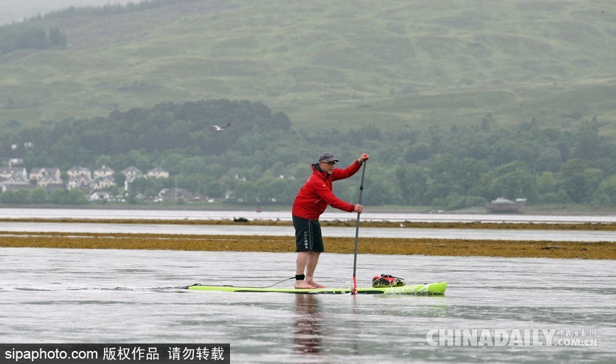 生活真是愜意！英國一男子每天劃船上班